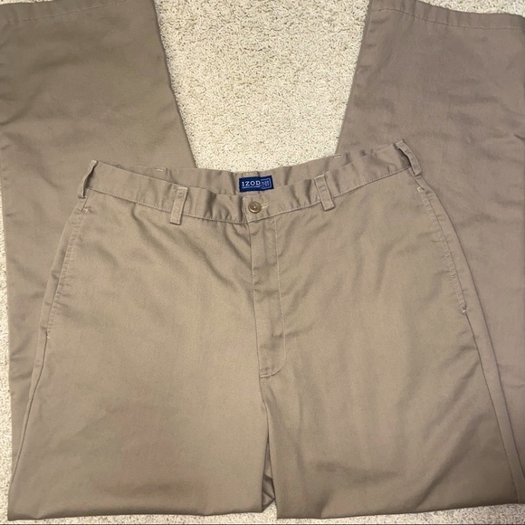 Izod American Chino No Wrinkle Flat Front Khakis Pants Size 36x34 - Picture 3 of 7